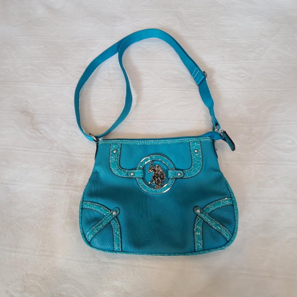 U.S POLO ASSN Crossbody bag/ 8.5h, 10.5 wide, 1.5 bottom wide